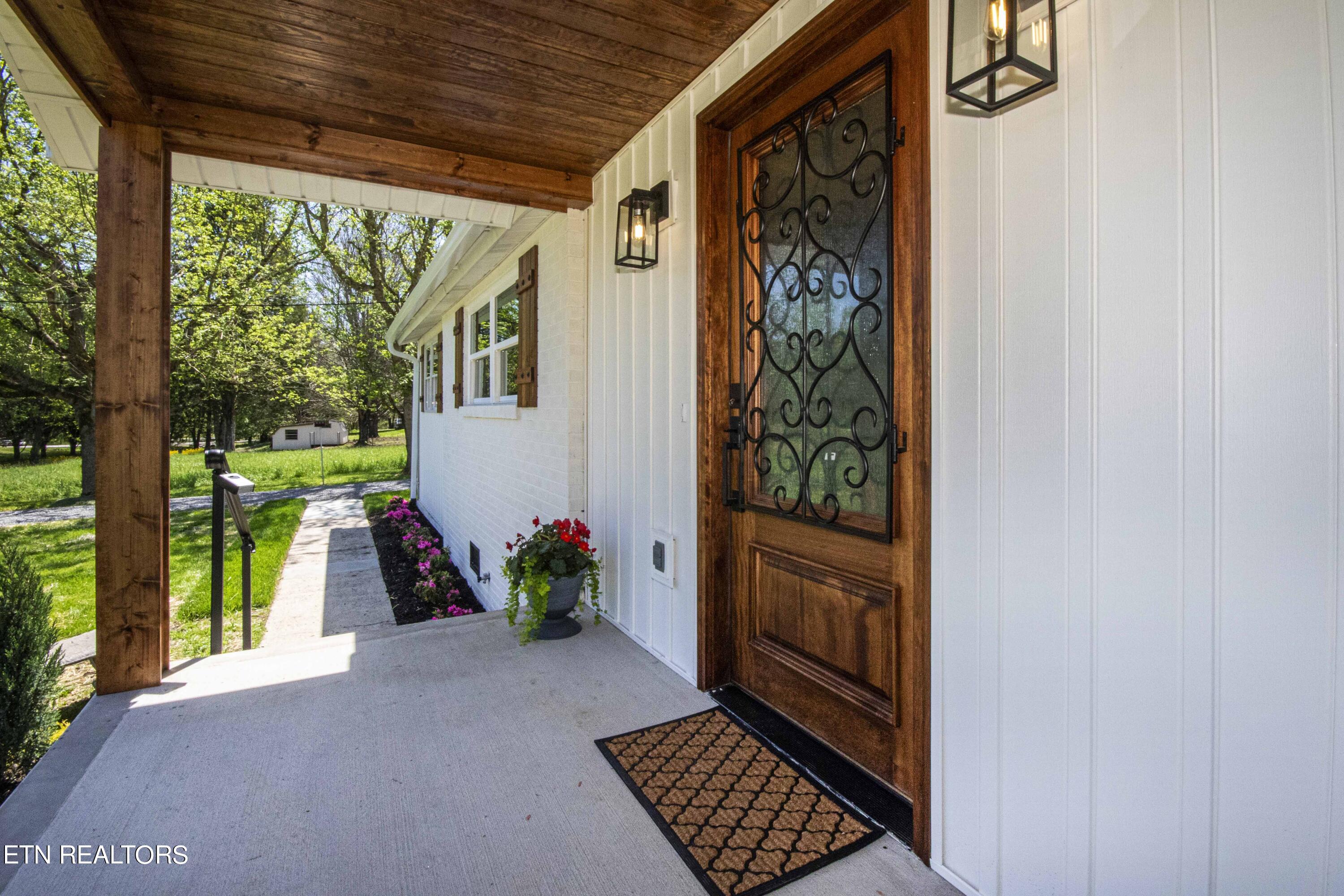 8009 Bishop Road Powell, TN 37849 - Photo 5 of 40 8F4A3393-66E9-4420-B9A8-9F577E84E30F