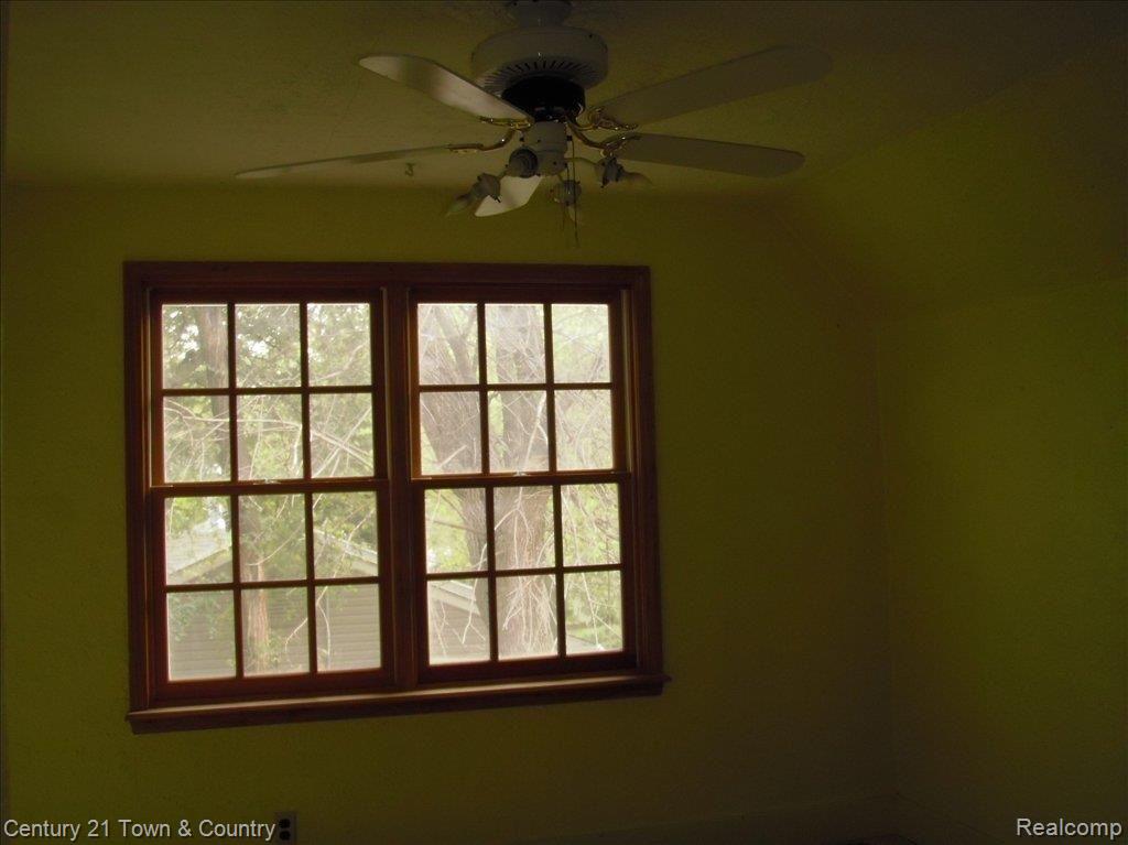 2549 Hickory Lawn Road Rochester, MI 48307 - Photo 12 of 16 Bedroom 3