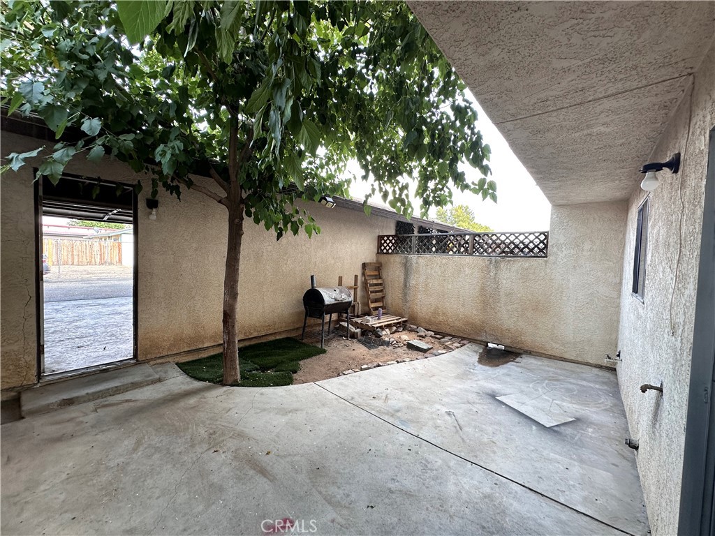 12745 Navajo Road Apple Valley, CA 92308 - Photo 12 of 24 Unit 6: Courtyard Area