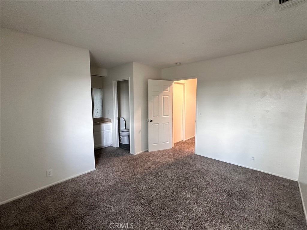 12745 Navajo Road Apple Valley, CA 92308 - Photo 21 of 24 Unit 6: Primary Room