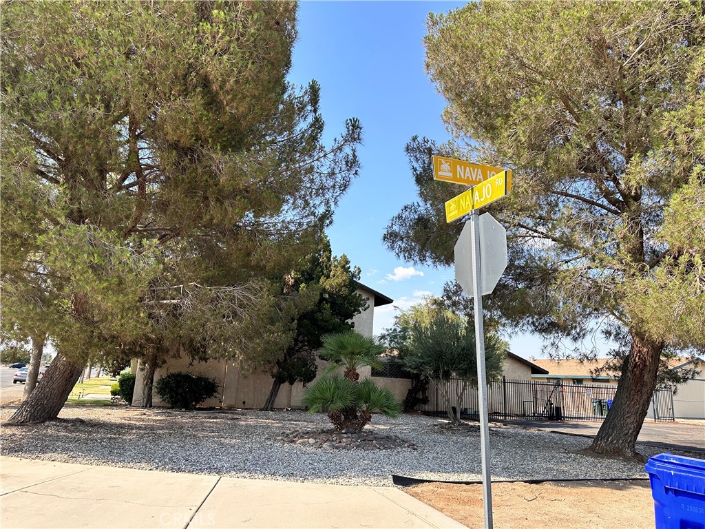 12745 Navajo Road Apple Valley, CA 92308 - Photo 3 of 24 Front Garden Area
