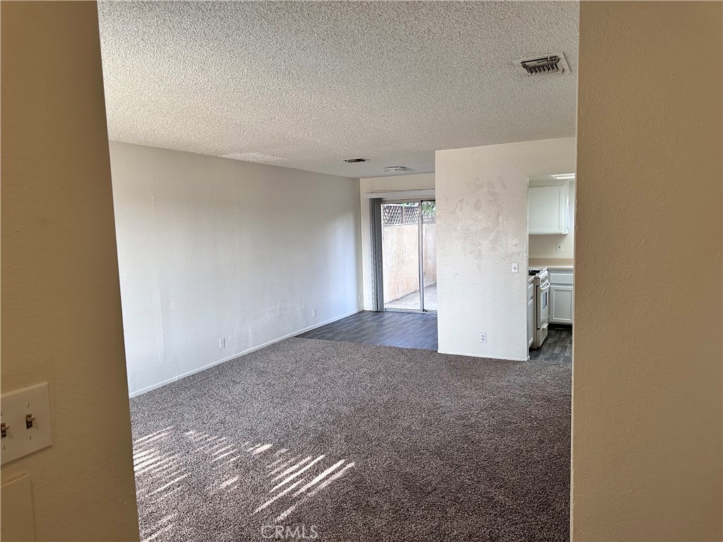 12745 Navajo Road Apple Valley, CA 92308 - Photo 8 of 24 Unit 6: Front Entrance