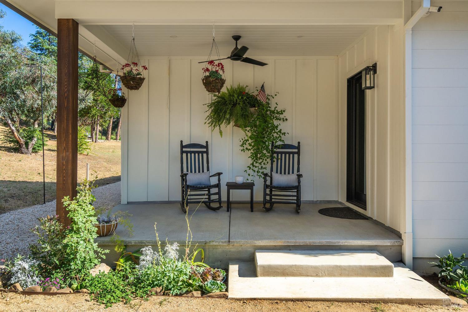 5400 Wragg Canyon Road Napa, CA 94558 - Photo 31 of 68 a view of a lobby with chair and potted plants
