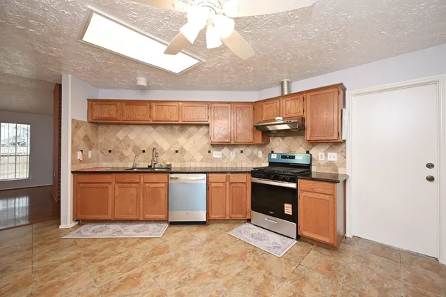 $2,050 | 3551 Santa Rosa Lane, Sugar Land, TX 77478