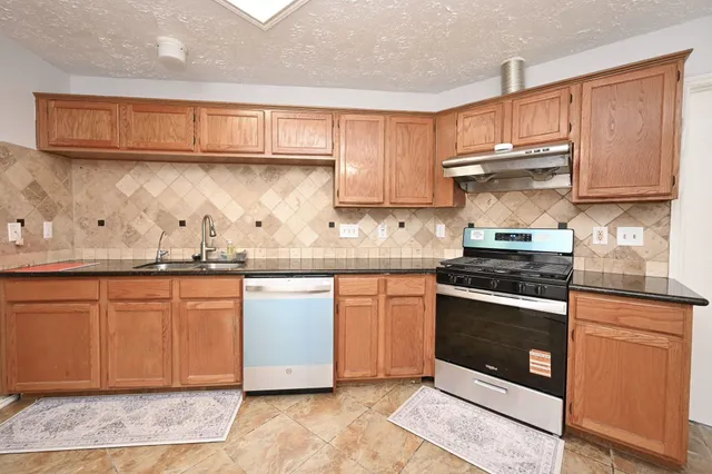 $2,050 | 3551 Santa Rosa Lane, Sugar Land, TX 77478