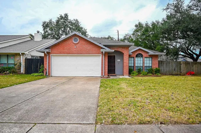 $2,050 | 3551 Santa Rosa Lane, Sugar Land, TX 77478