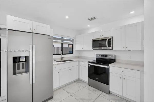 $3,650 | 2490 Northwest 44th Street, Unit 2490, Miami, FL 33142