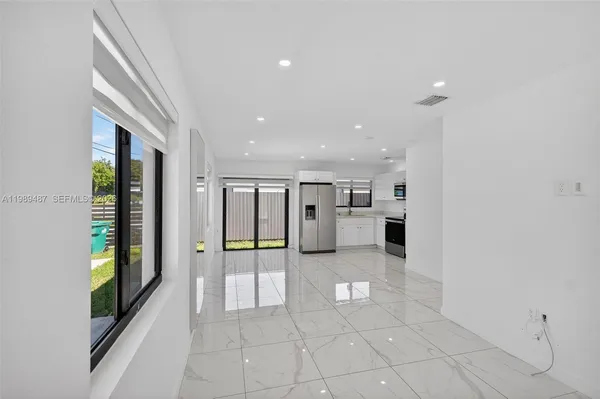 $3,650 | 2490 Northwest 44th Street, Unit 2490, Miami, FL 33142