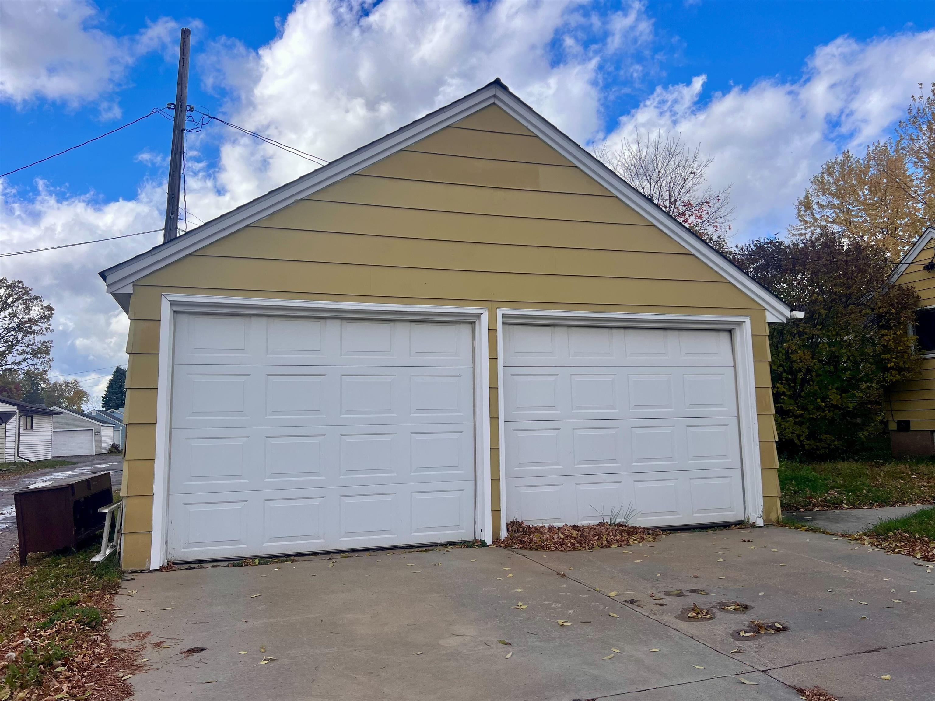 911 7th Avenue South Virginia, MN 55792 - Photo 2 of 24