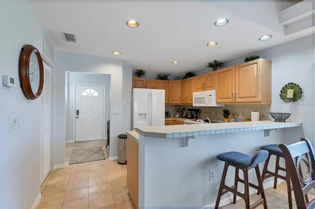 $3,800 | 3605 54th Drive West, Unit 204, Bradenton, FL 34210