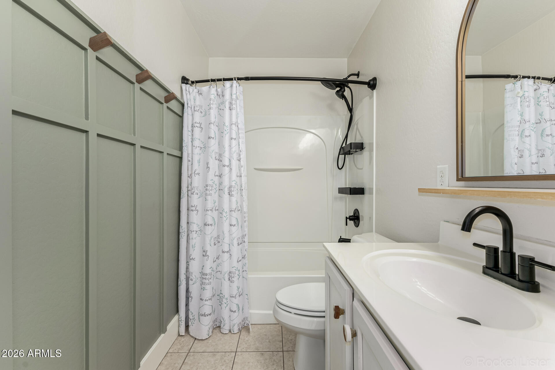 2177 East Gillcrest Road Gilbert, AZ 85298 - Photo 16 of 41 Guest bathroom