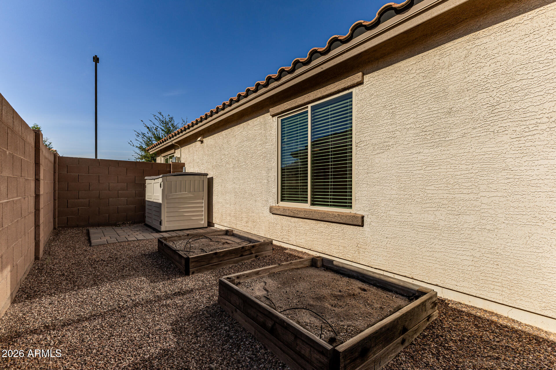 2177 East Gillcrest Road Gilbert, AZ 85298 - Photo 25 of 41 Side yard w/ garden beds