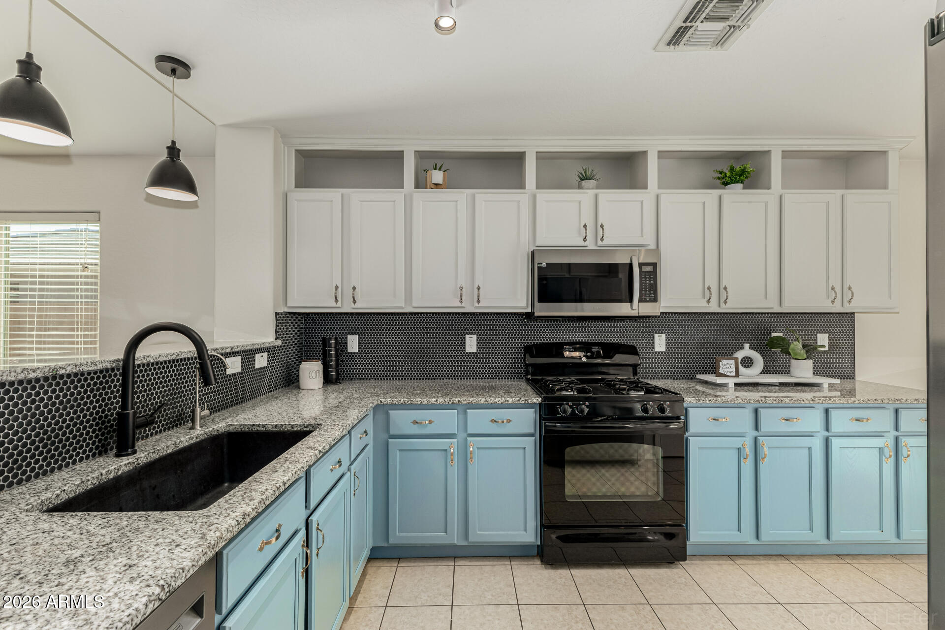 2177 East Gillcrest Road Gilbert, AZ 85298 - Photo 7 of 41 Custom upper storage