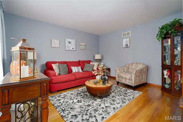 $385,000 | 19 Chelsea Road, Collinsville, IL 62234