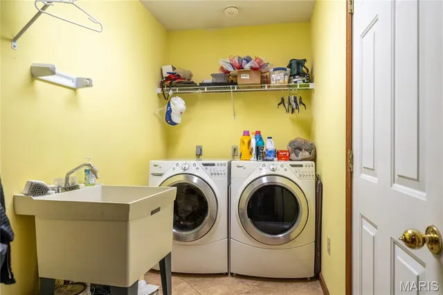 $380,000 | 19 Chelsea Road, Collinsville, IL 62234