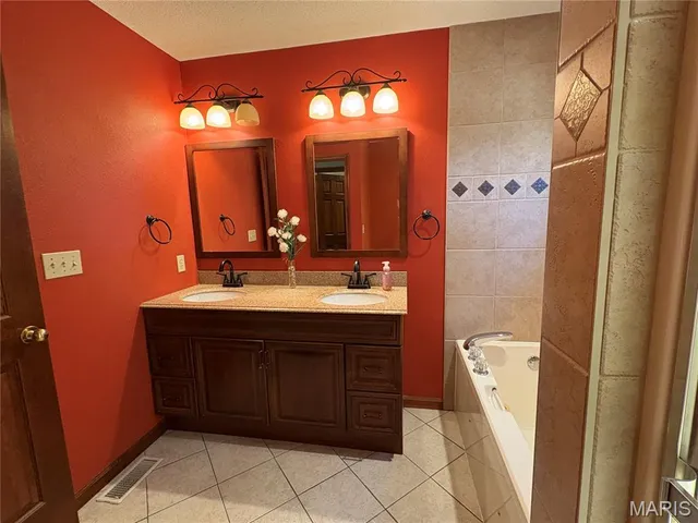 $380,000 | 19 Chelsea Road, Collinsville, IL 62234