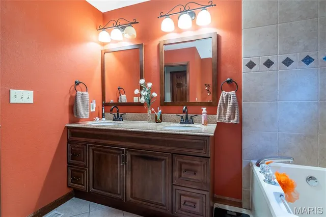 $385,000 | 19 Chelsea Road, Collinsville, IL 62234