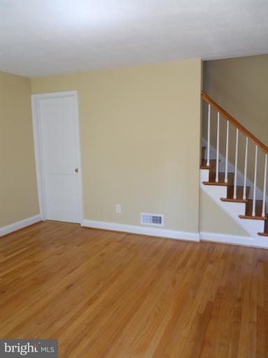 4366 Eldone Road Baltimore, MD 21229 - Photo 4 of 23 Living Room