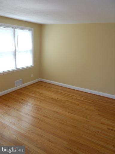 4366 Eldone Road Baltimore, MD 21229 - Photo 5 of 23 Living Room