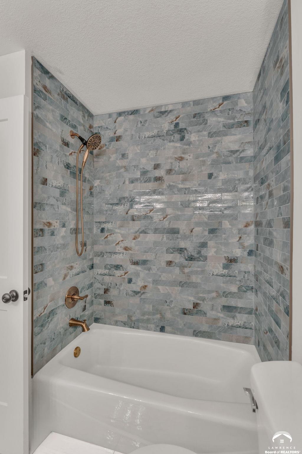 2600 Oxford Road Lawrence, KS 66049 - Photo 32 of 53