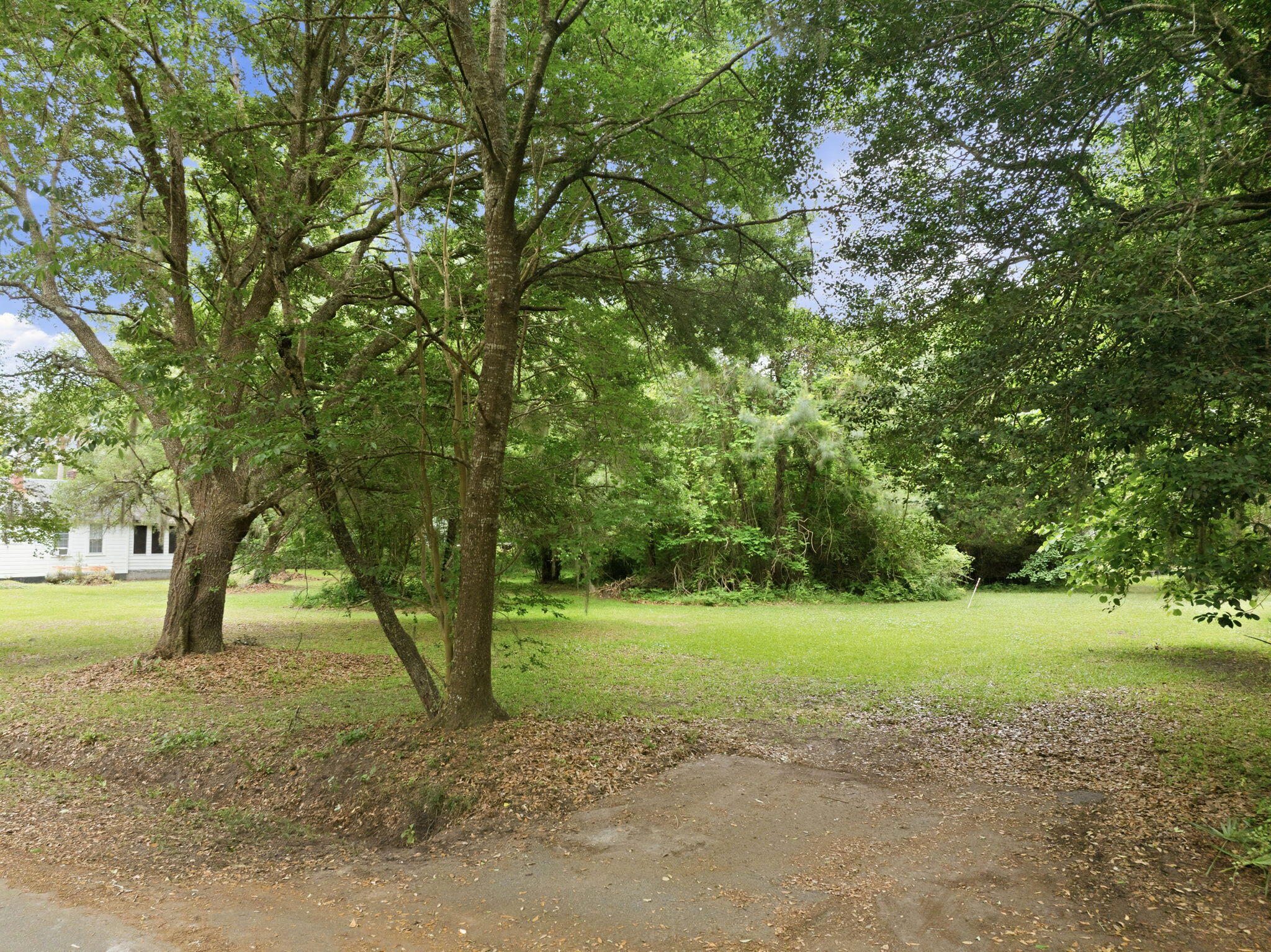 135 Scotia Street McClellanville, SC 29458 - Photo 1 of 17 Front Right