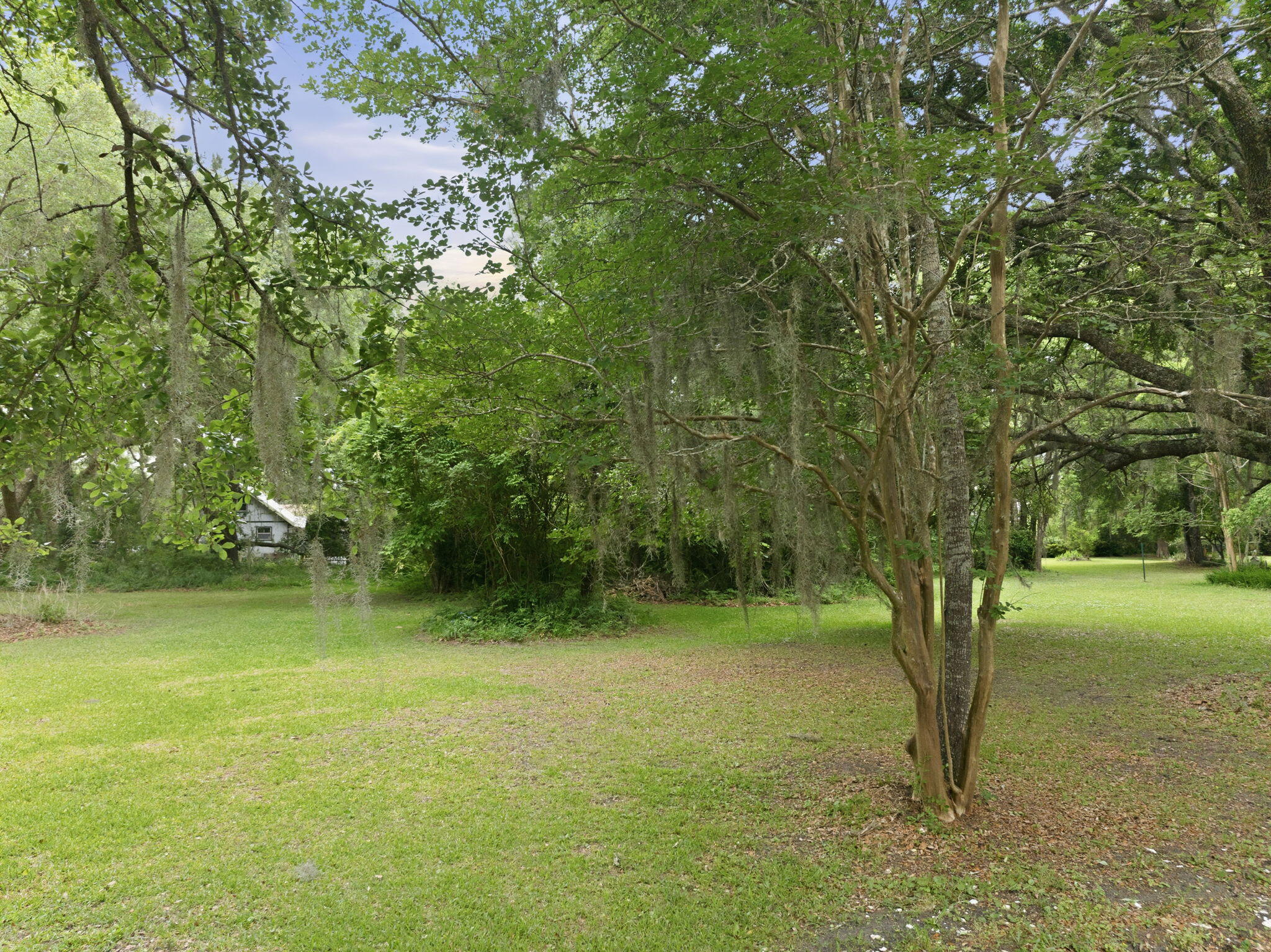 135 Scotia Street McClellanville, SC 29458 - Photo 4 of 17 Front Left