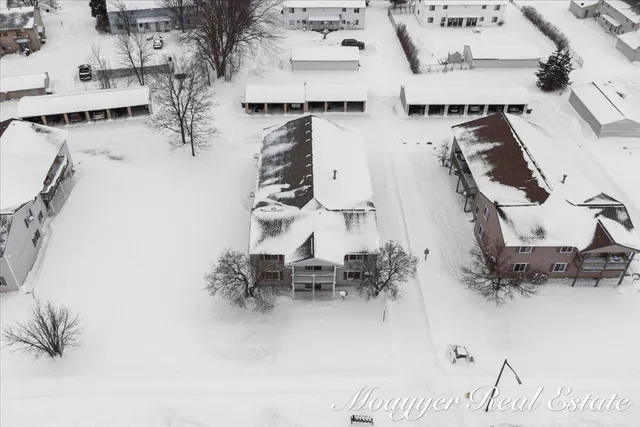 $925,000 | 1051 Abbey Court, Holland, MI 49423