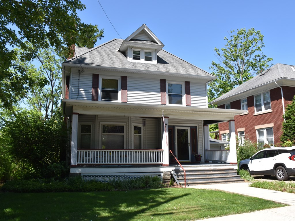 655 Chestnut Street Meadville, PA 16335 - Photo 2 of 43 a front view of a house with a yard