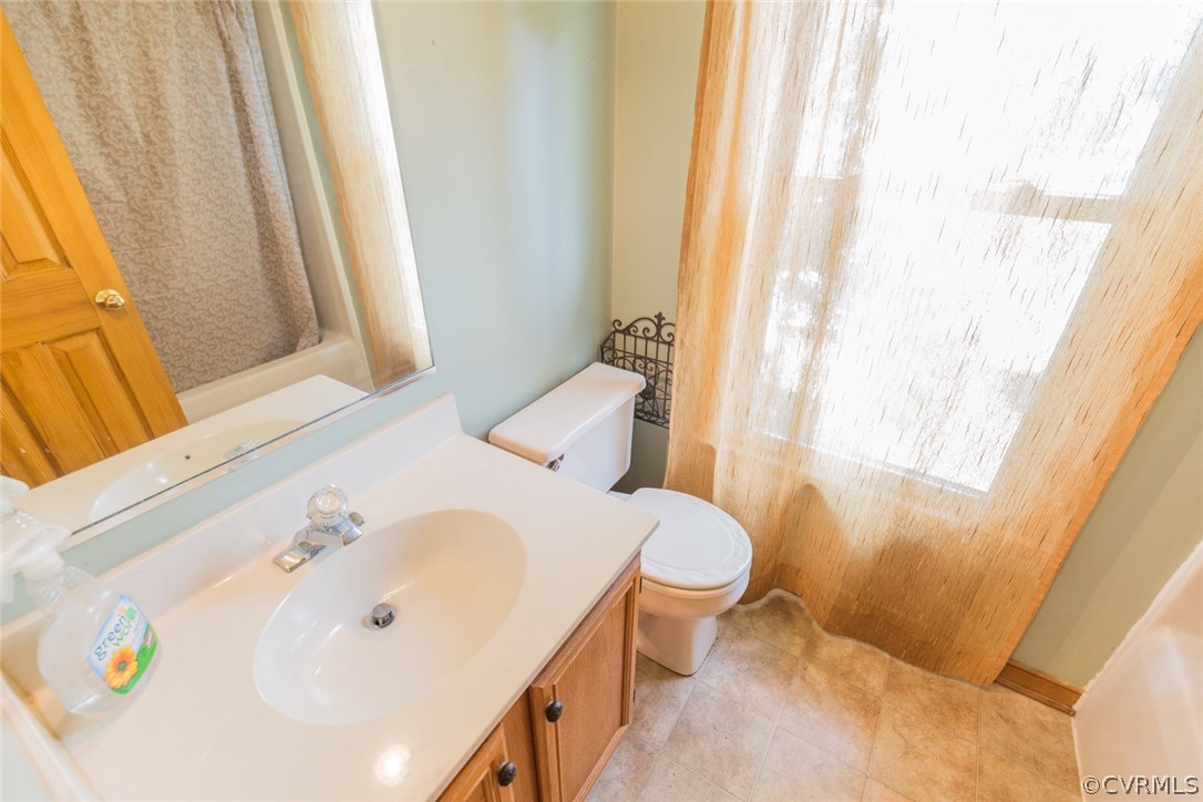 6202 Husting Road Chesterfield, VA 23832 - Photo 28 of 50 a bathroom with a sink and a tub
