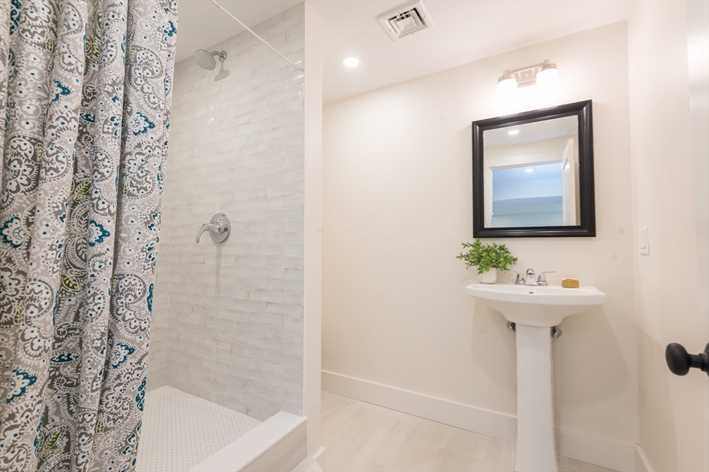 29 Berkeley Street Arlington, MA 02474 - Photo 32 of 42