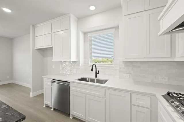 $751,803 | 609 South Hidden Lks Drive, DeSoto, TX 75115