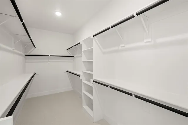 $751,803 | 609 South Hidden Lks Drive, DeSoto, TX 75115