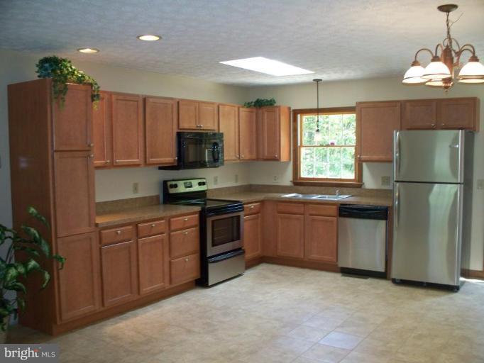 94 Canal Road Falling Waters, WV 25419 - Photo 6 of 29 Kitchen