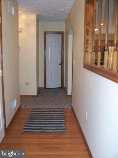 94 Canal Road Falling Waters, WV 25419 - Photo 7 of 29 Entrance / Foyer