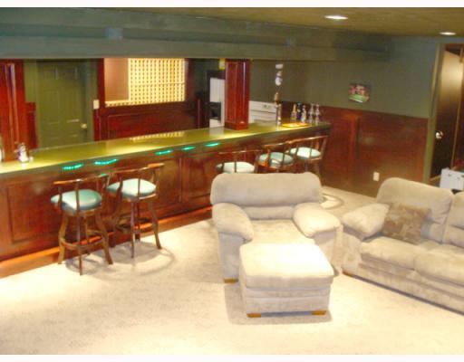 14 Cooper Road Venetia, PA 15367 - Photo 13 of 18 Den/Family/Great Room.