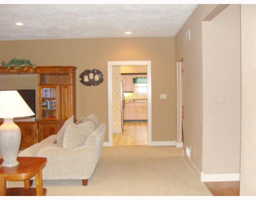 14 Cooper Road Venetia, PA 15367 - Photo 14 of 18 Living Room.