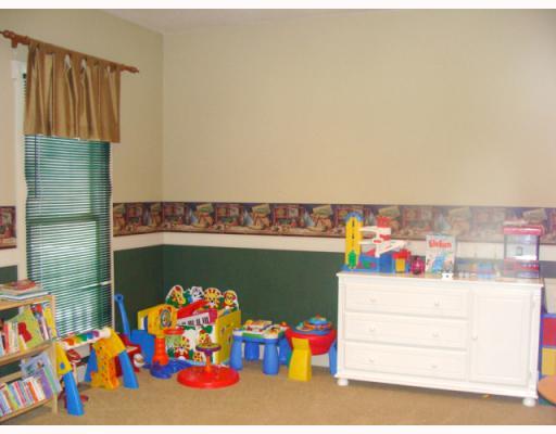 14 Cooper Road Venetia, PA 15367 - Photo 16 of 18 Den/Family/Great Room.