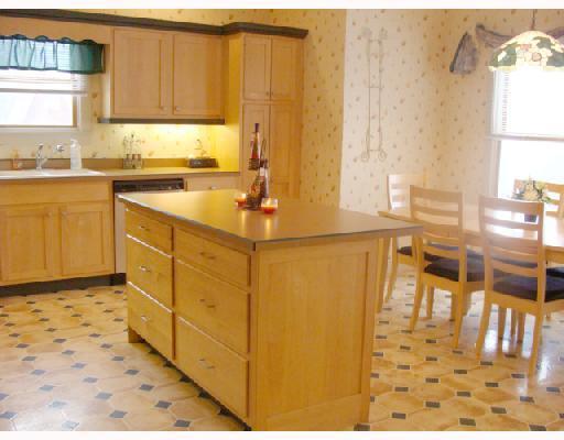 14 Cooper Road Venetia, PA 15367 - Photo 4 of 18 Kitchen.