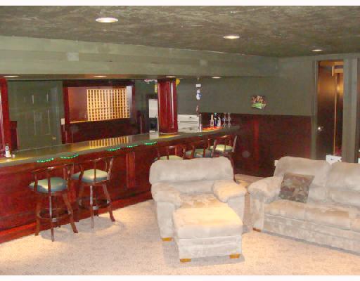 14 Cooper Road Venetia, PA 15367 - Photo 6 of 18 Den/Family/Great Room.