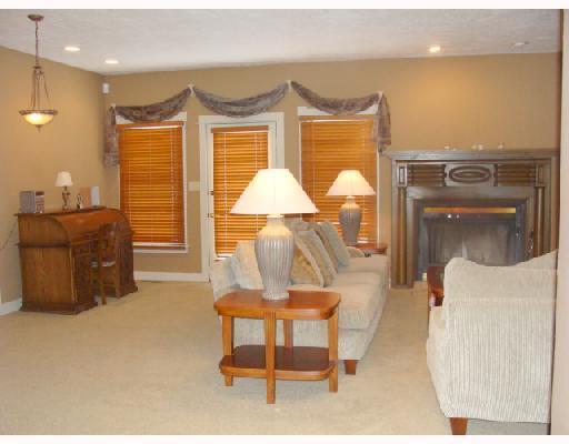 14 Cooper Road Venetia, PA 15367 - Photo 9 of 18 Living Room.