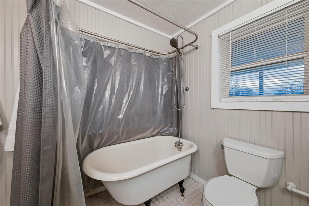 308 Carroll Street Aledo, TX 76008 - Photo 15 of 29 Clawfoot tub