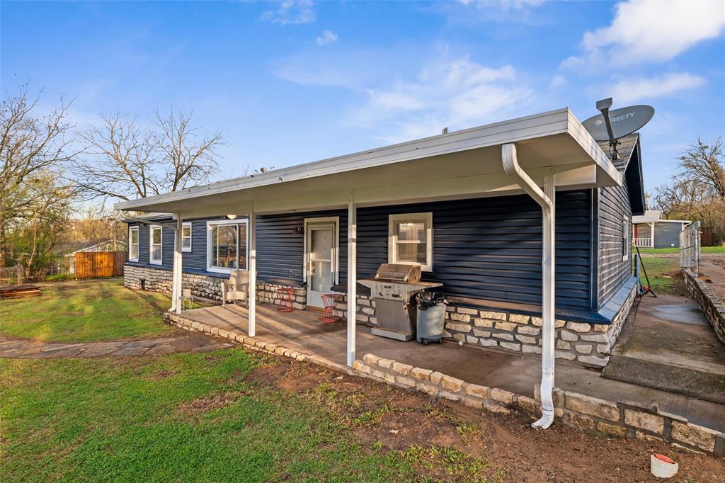308 Carroll Street Aledo, TX 76008 - Photo 22 of 29 Large, covered back patio