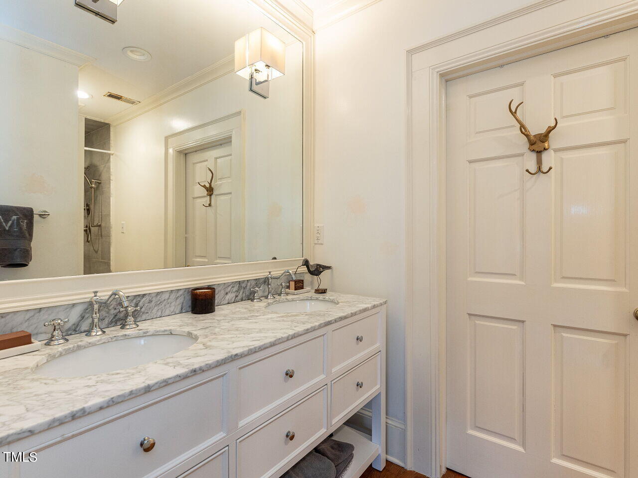 2607 Fairview Road Raleigh, NC 27608 - Photo 36 of 49 036-1280x960-jack-n-jill-bath