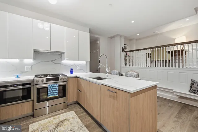 a view of entryway with workspace and wooden floor