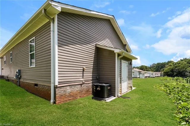 $1,640 | 2834 Edwards Street, Winston-Salem, NC 27127