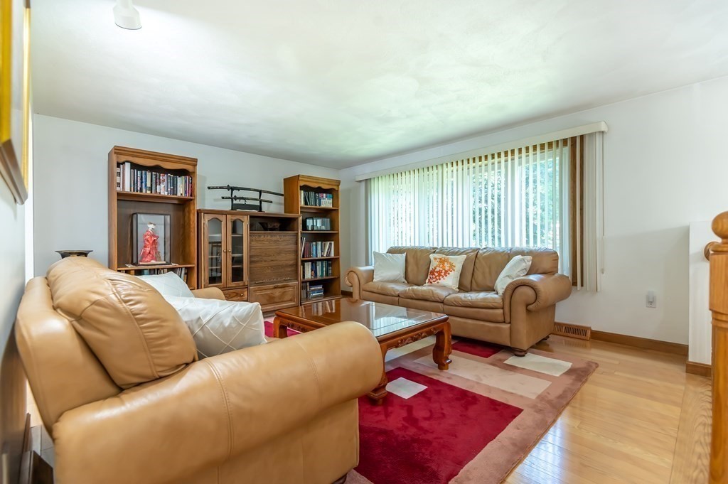93 Rolling Ridge Lane Methuen, MA 01844 - Photo 4 of 28 Gallery Image 4
