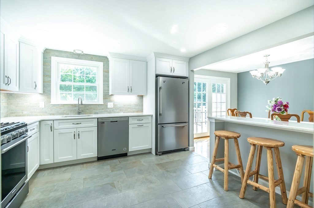 93 Rolling Ridge Lane Methuen, MA 01844 - Photo 5 of 28 Gallery Image 5
