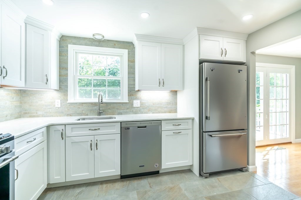 93 Rolling Ridge Lane Methuen, MA 01844 - Photo 7 of 28 Gallery Image 7