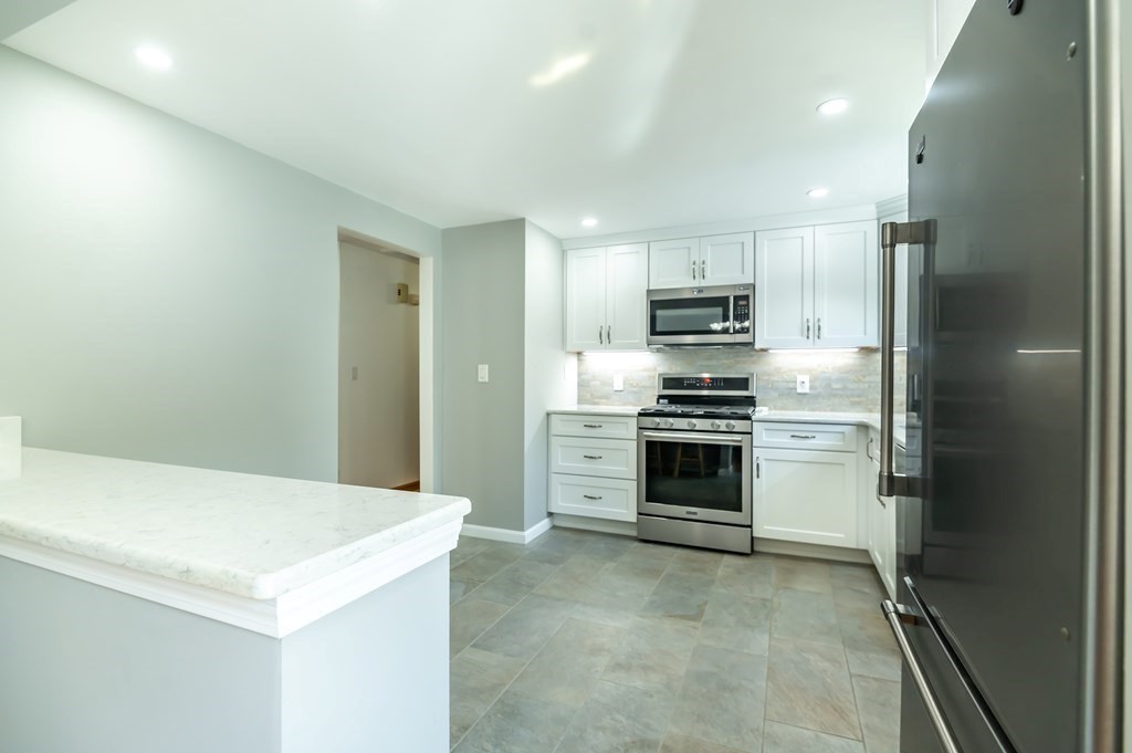 93 Rolling Ridge Lane Methuen, MA 01844 - Photo 8 of 28 Gallery Image 8