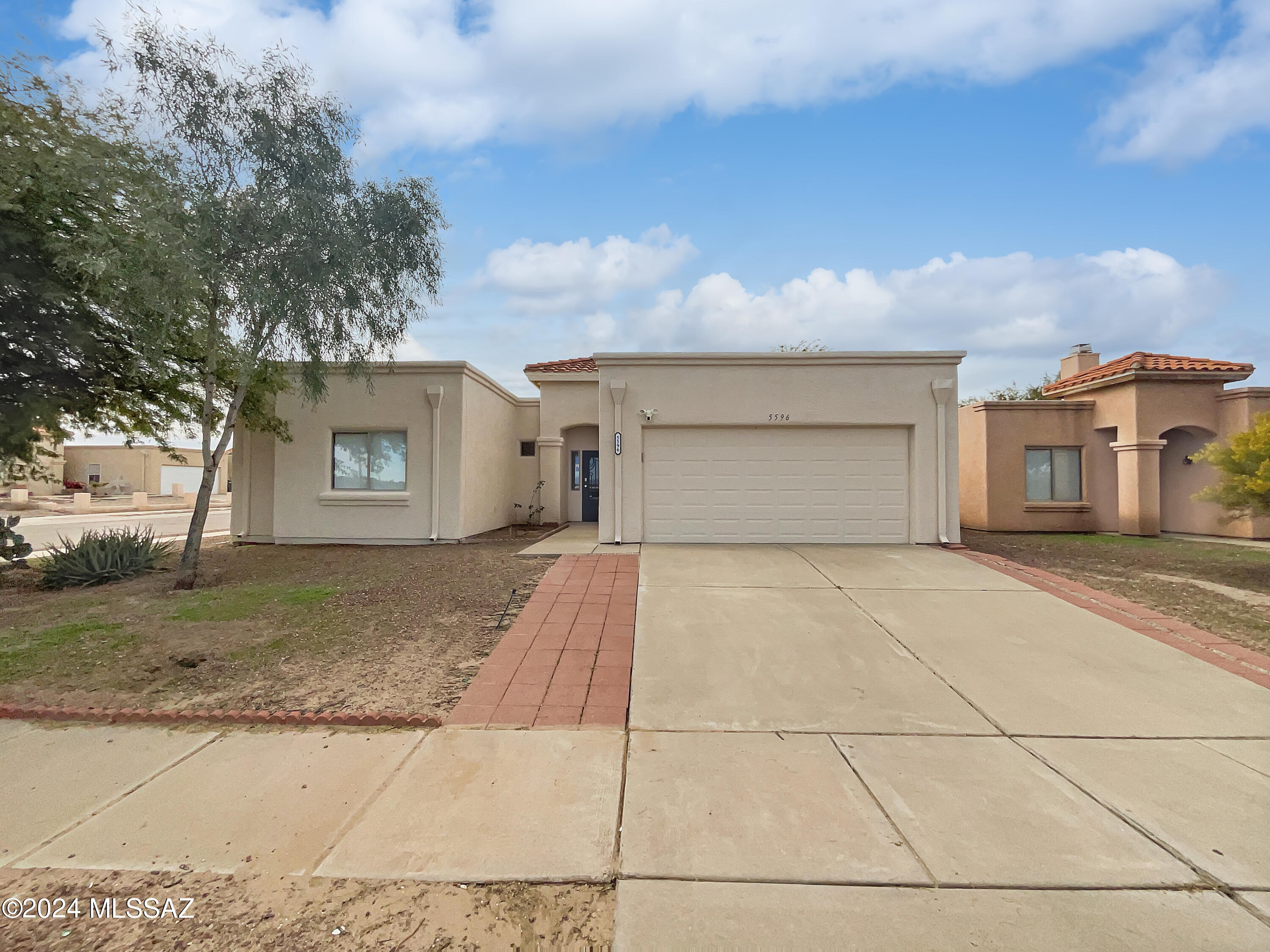 5596 South Swires Road Tucson, AZ 85746 - Photo 1 of 18 Gallery Image 1
